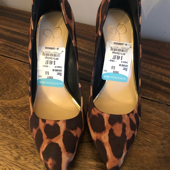 Jessica Simpson leopard pumps - Picture 2 of 3